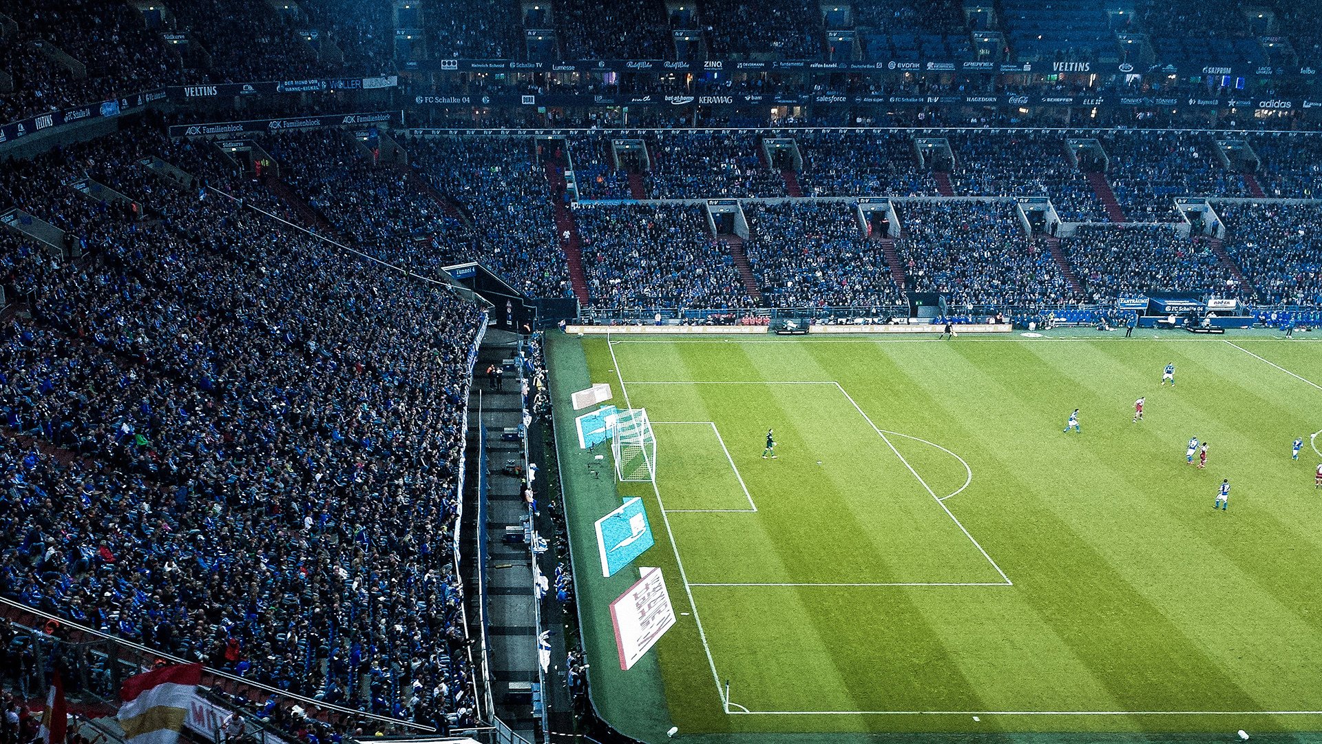 英超激战正酣，各强队展开激烈争夺